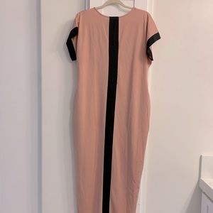 Maxi dress with pockets.